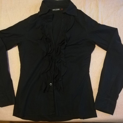 Shirt with ruffle design black, used, size M