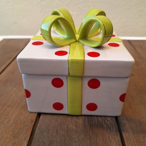 Clay container for chocolates used, porcelain style, 13×13×9 cm