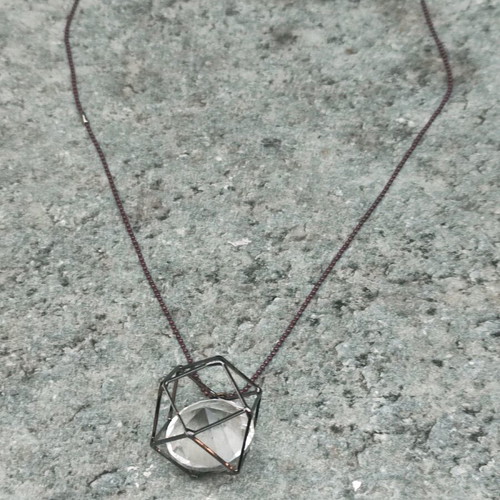 Necklace with thin chain and geometric crystal motif new