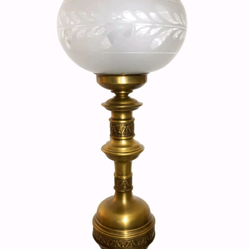 Vintage brass table lamp like new with glass globe