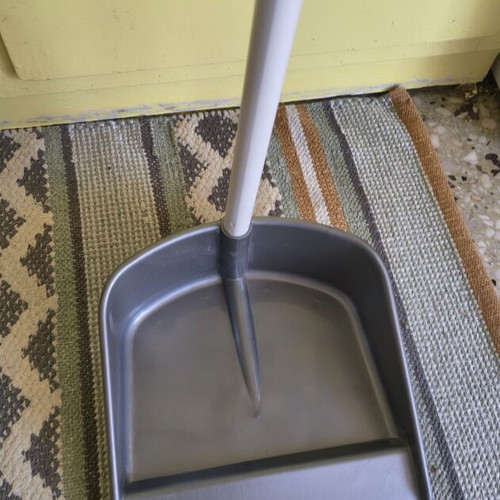 Large dustpan with handle new