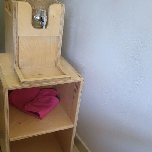Wooden Water Dispenser for Children 12 Months to 6 Years Like New