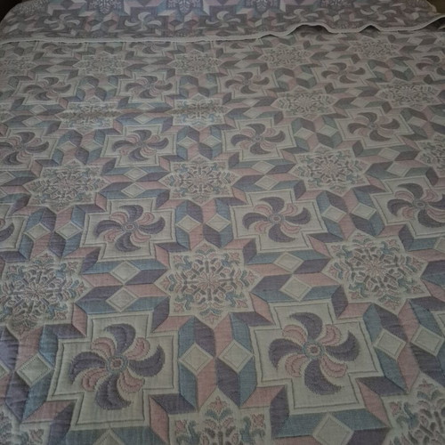 Quilt for double bed like new, pastel colors, cotton-like woven