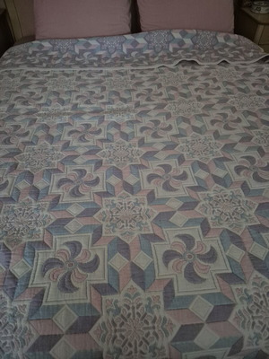 Quilt for double bed like new, pastel colors, cotton-like woven