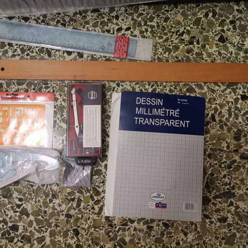 Drawing set used, for early university students