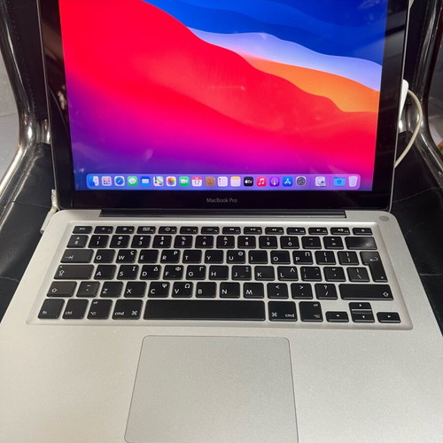Apple laptop used, screen size up to 13 inch