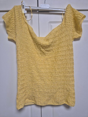 Zara yellow crinkled elastic blouse size L new with tag