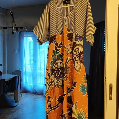 Dress striped top floral bottom V-neck short wide sleeve like new, size S/M