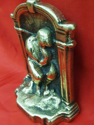 Thinker bronze figurine used
