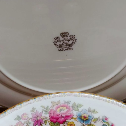 Royal Grafton Malvern fine bone china dinner set new, 75 pieces