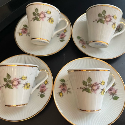 Bavaria coffee cup set of 4 with saucers porcelain like new
