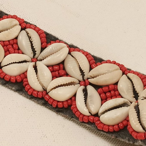Handmade belt with natural shells 82 cm length like new, without cords