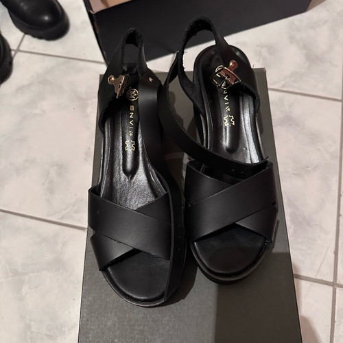 Envie women's black sandal platform size 39 like new