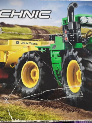 Lego 42136 John Deere 9620R 4WD Tractor set