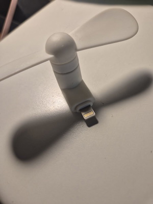 Mini Lightning Fan for iPhone and iPad new