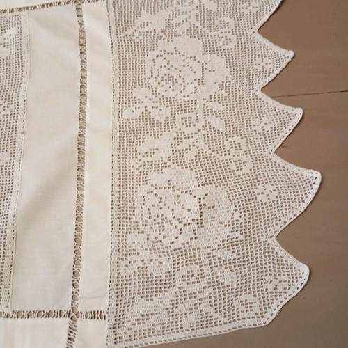 Crochet table runner with rose design new for dining table