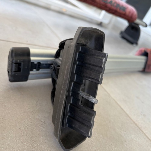 Thule roof racks used for BMW Series 1 and 3 with screw mount