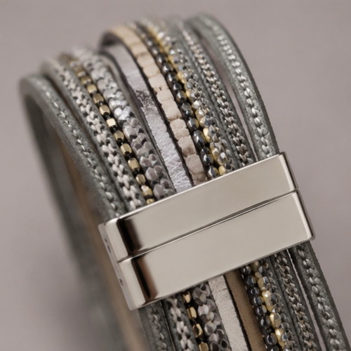 Axel bracelet like new, leather with rhinestones, magnetic clasp