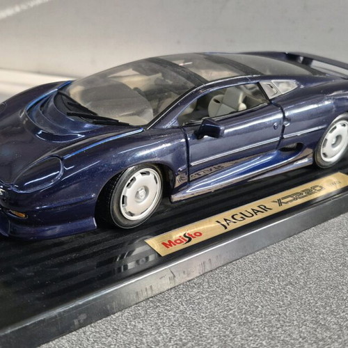 Maisto Jaguar XJ220 (1992) used blue 1/18 scale model