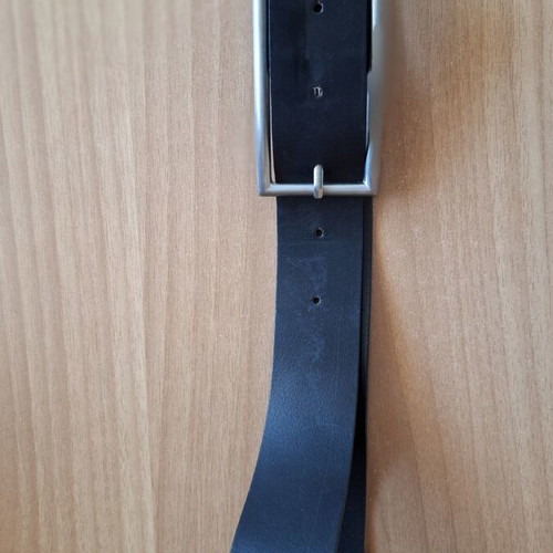 Benetton black leather belt like new with wide buckle