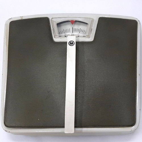 Vintage mechanical scale used, 125 kg capacity, large platform, analog display