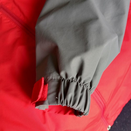 Nike windbreaker jacket like new, red and grey, size M