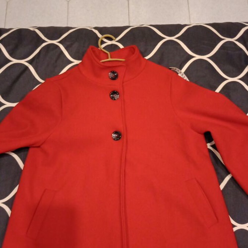 Women's coat like new, bright red, size XL
