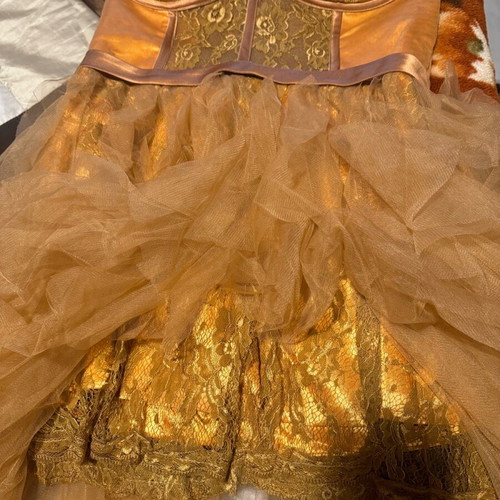 Formal dress like new, gold color, size M-L with tulle and lace