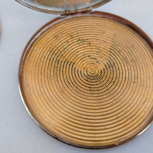 Powder compact used, vintage 60s with broken mirror