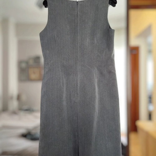 Kiabi grey sleeveless dress, fitted silhouette