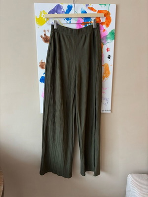 Pants like new, size S, green