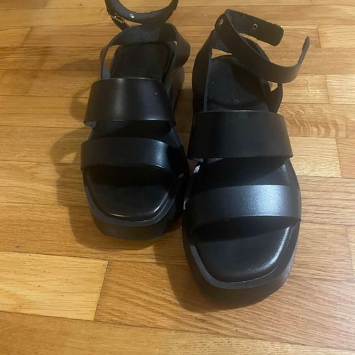 Pentavras leather black sandals like new, size 37