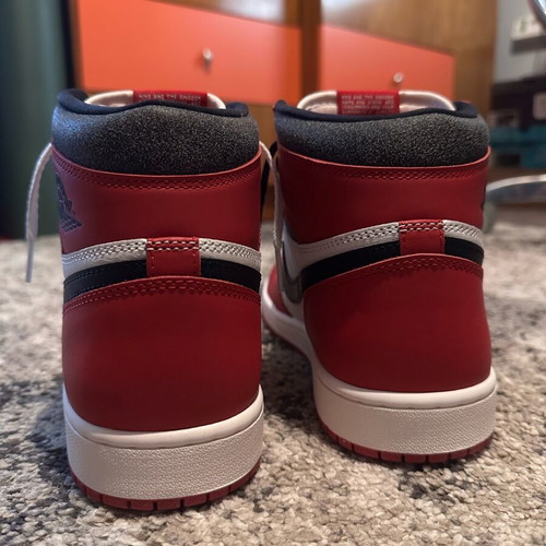 Air Jordan 1 Retro High OG Lost and Found Chicago sneakers size 43 new