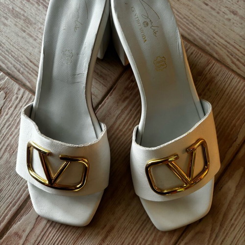 Sandals like new, white, size 38, platform style