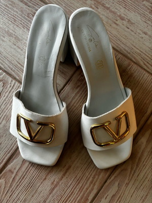 Sandals like new, white, size 38, platform style
