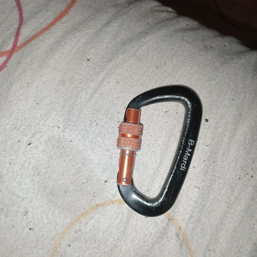 Safety Carabiner with Screw Lock like new, multipurpose