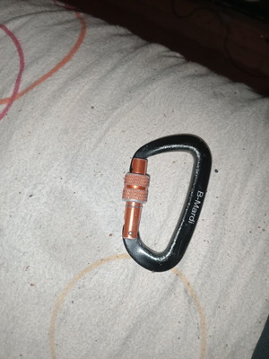 Safety Carabiner with Screw Lock like new, multipurpose