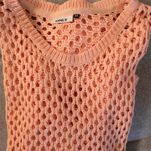 Only knitted spring pullover used, size M