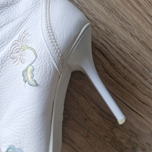 Dior boots SS 2005 like new, white with floral embroidery