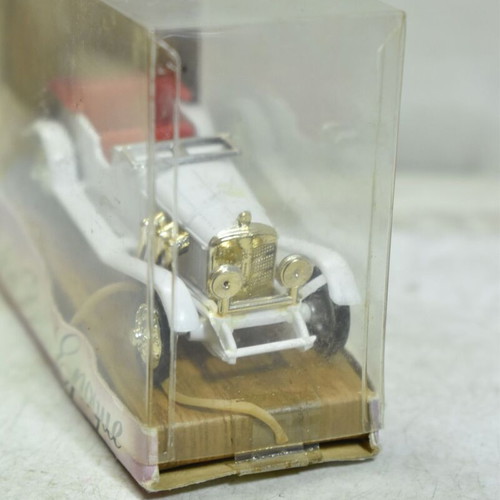La Belle Epoque 1906 collectible toy car like new in box