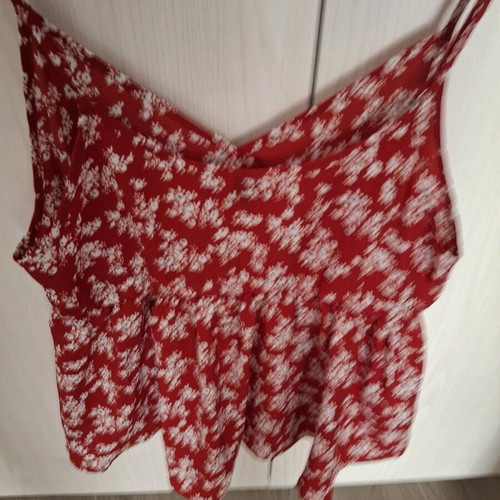 Blouse with adjustable straps large, in good condition