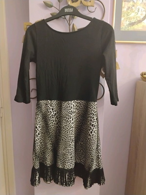 Simple dress size small like new, black with leopard