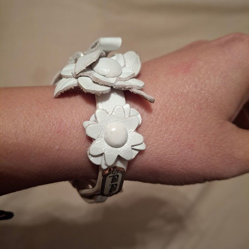 Folli Follie leather bracelet like new, white with flowers