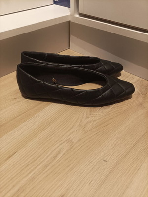 H&M ballerinas black quilted like new