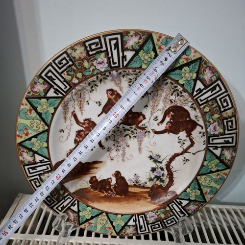 Set of 3 vintage Chinese decorative porcelain plates like new