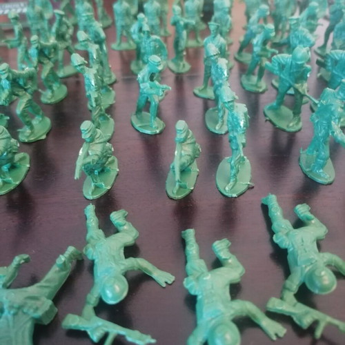 Plastic toy soldiers used, pack of 75+ pieces