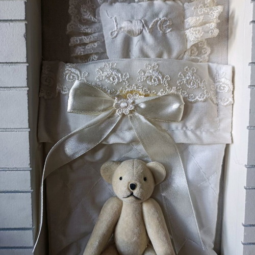 Children's decorative wooden frame new with teddy bear and bed