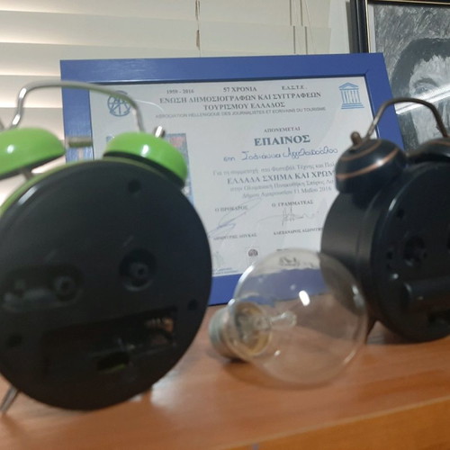 Table clocks pack of 9, mostly functional