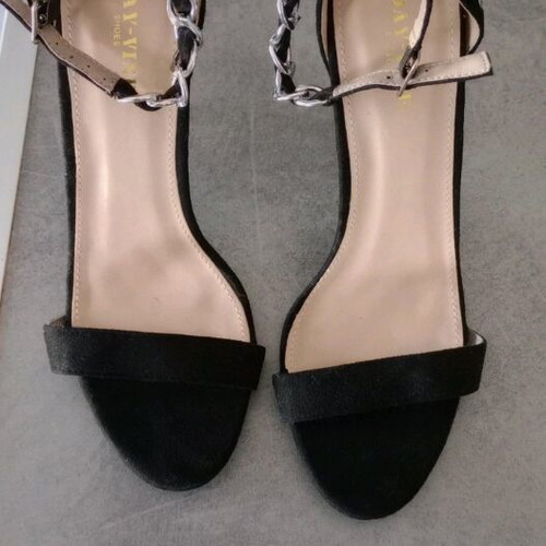 Black sandals like new with chain, size 40