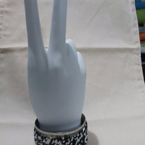 Adjustable women's bracelet like new with white and black beads